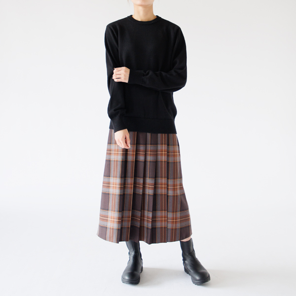 一枚でもサラッと着られる(身長160cm ・BLACK)