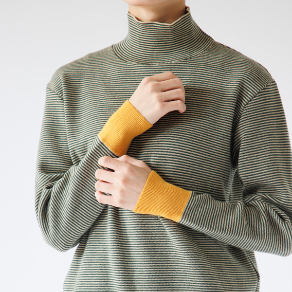 袖口リブは配色使い(身長160cm・BEIGE × GREEN)
