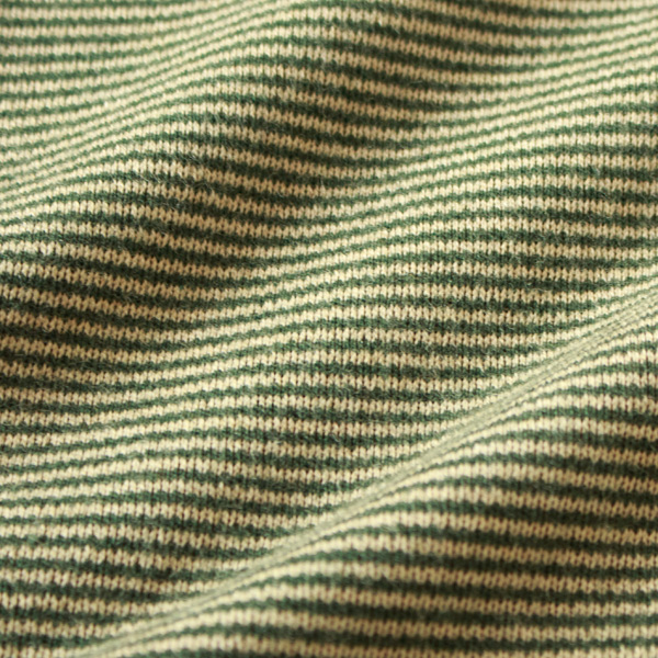 国内では希少な丸編み機を使用(BEIGE × GREEN)
