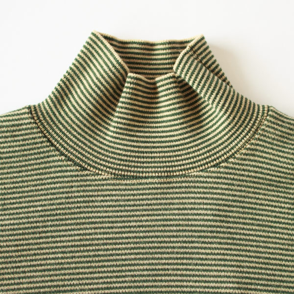 程よい高さのハイネック(BEIGE × GREEN)