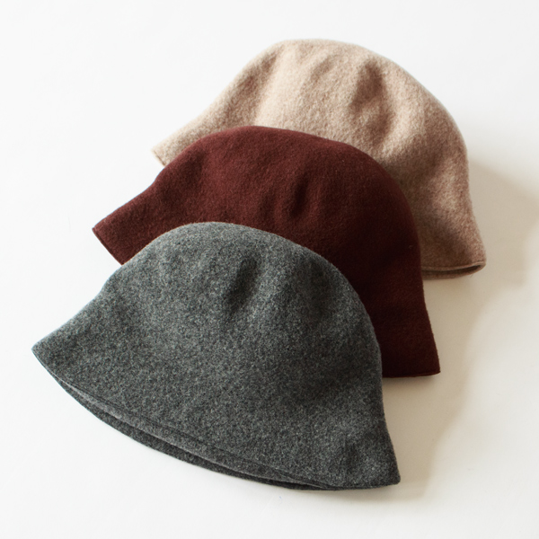 上からBEIGE mix、BROWN、C.GREY