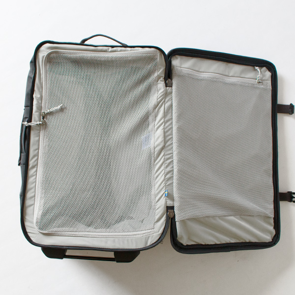 メッシュ素材なので荷物の判別がしやすいです