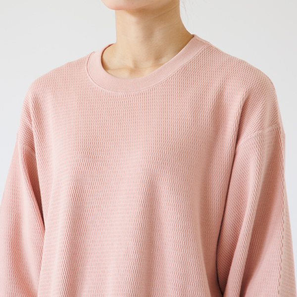秋冬の暗くなりがちなコーデを明るくしてくれる(DULL PINK)