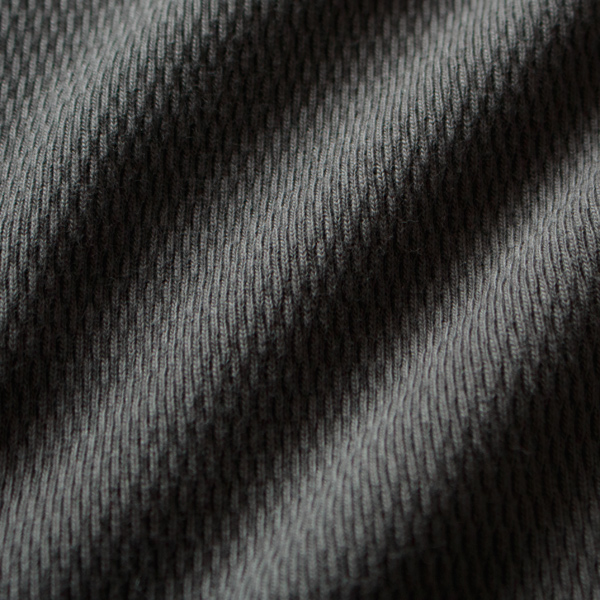 暗くなりすぎないヴィンテージライクな色FADE BLACK)