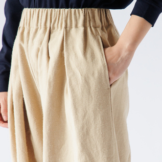 両脇にシームポケット付き(身長160cm・BEIGE) 両脇にシームポケット付き(身長160cm・BEIGE)