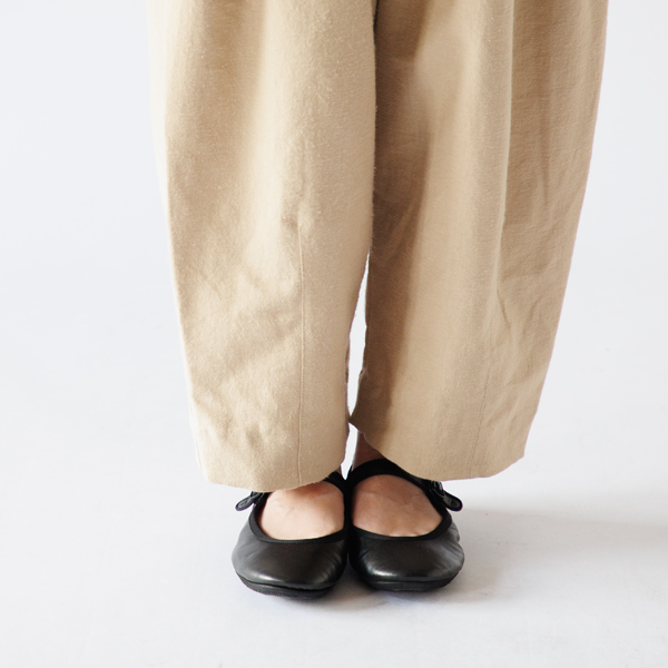 裾のダーツでスッキリ(身長160cm・BEIGE)