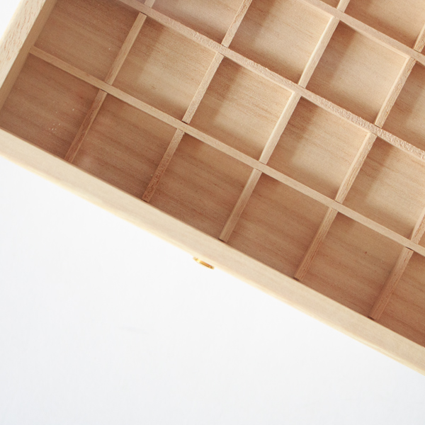 全部で24マスあるので、数が多くてもすっきり収納できます 全部で24マスあるので、数が多くてもすっきり収納できます