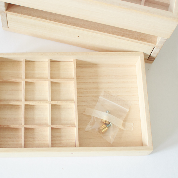 つまみは引き出しの上段に入れてお届けします つまみは引き出しの上段に入れてお届けします