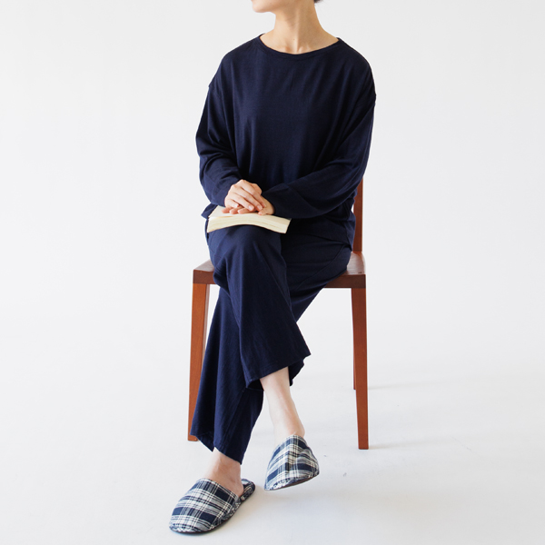 くつろぐ家での時間に(NAVY)