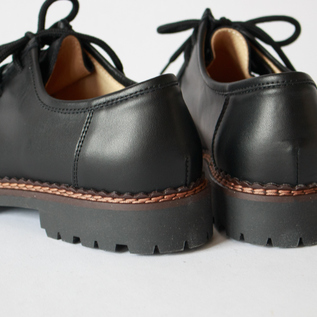 チロリアンシューズ BLACK／TRACHT TIROL（トラクトチロル）｜愛着を