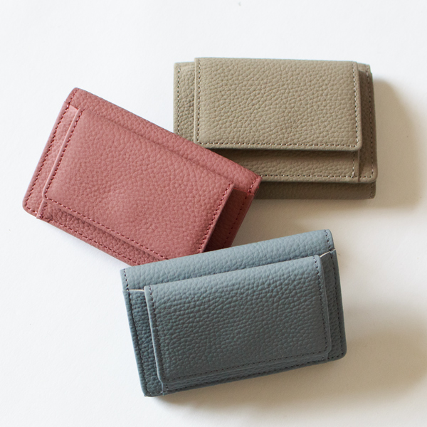 上からALMOND GREY、ROUGE PINK、POWDER BLUE