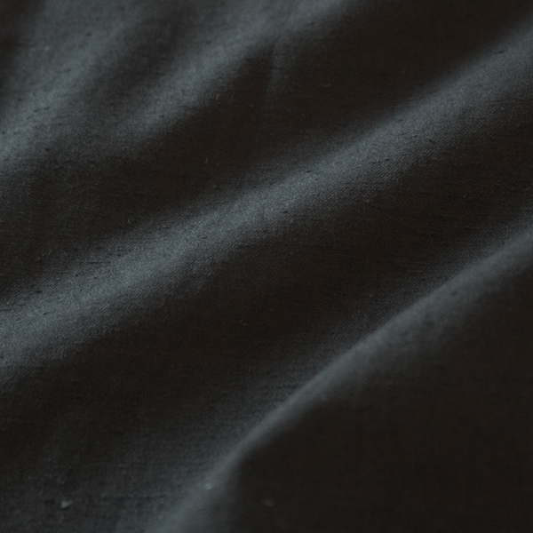 ネップのさりげない凹凸で自然な表情（Black）