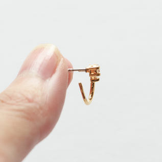 キャッチレスピアス HONESTY TWIST／Baqless（バックレス）｜愛着を