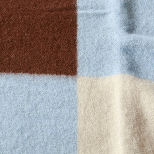 ふかふかと空気を含んだウールの肌触り(POP BROWN/BLUE) ふかふかと空気を含んだウールの肌触り(POP BROWN/BLUE)