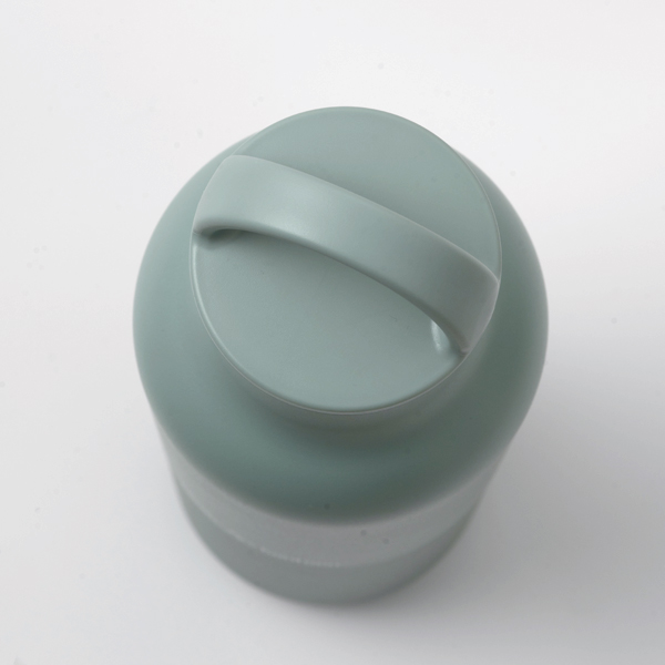 人間工学に基づき、持ちやすく設計されたキャップ 人間工学に基づき、持ちやすく設計されたキャップ