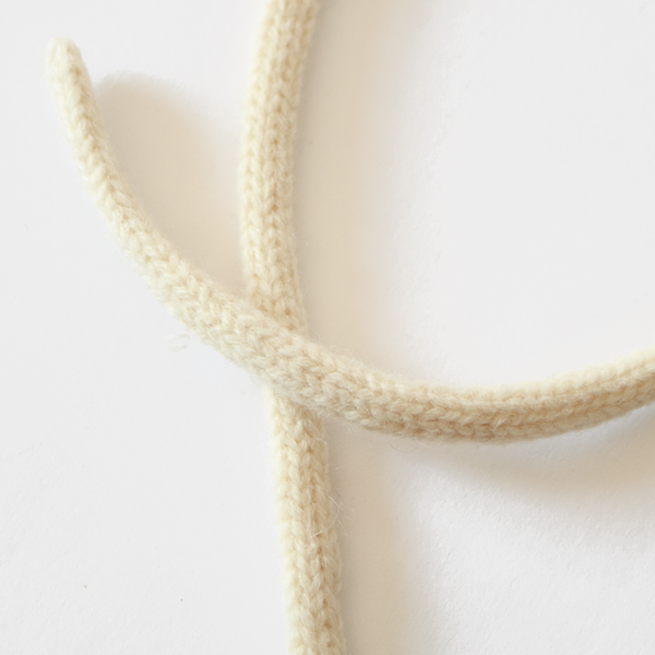 紐は垂らしたり、結んだり(IVORY)