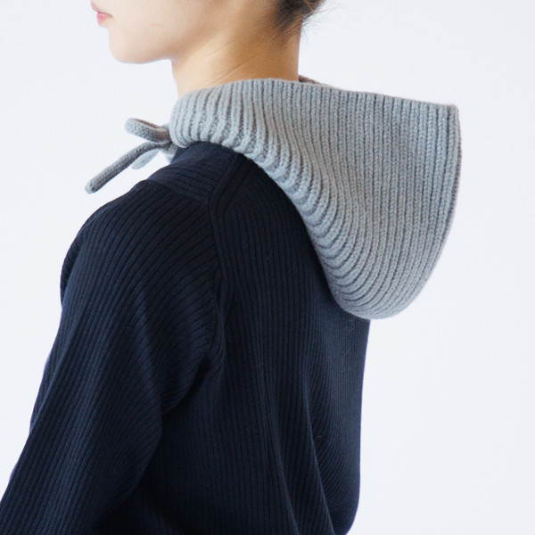 フードのように被ることも(SAX)