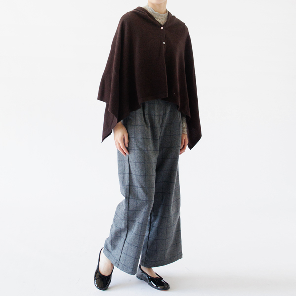 パンツだけでなくワンピースやスカートのアウターにも