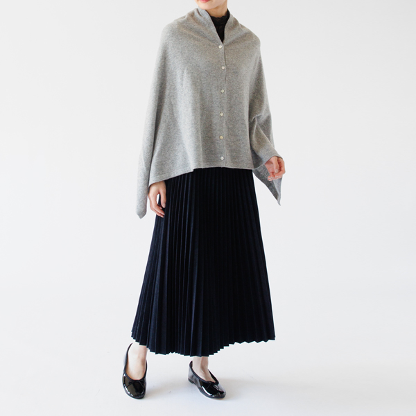 素材：ウール70%、カシミヤ30％