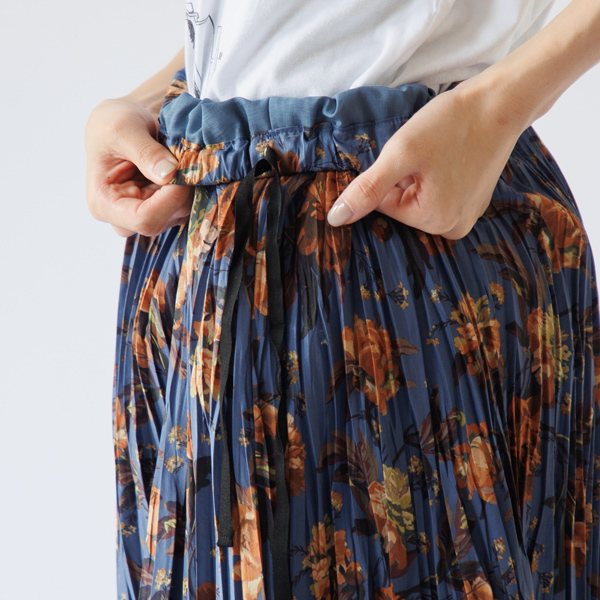 ウエストは総ゴムでフィット ウエストは総ゴムでフィット