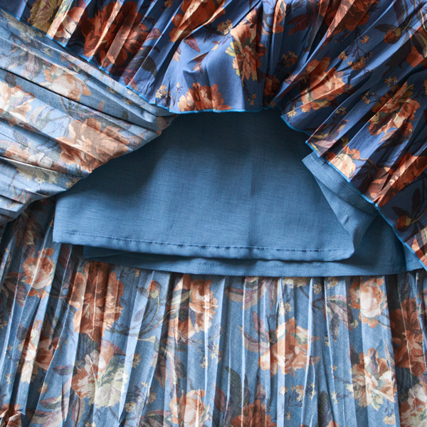 裏地は同系色で 裏地は同系色で