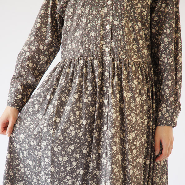 ふわっと腰からボリュームの出るデザイン ふわっと腰からボリュームの出るデザイン