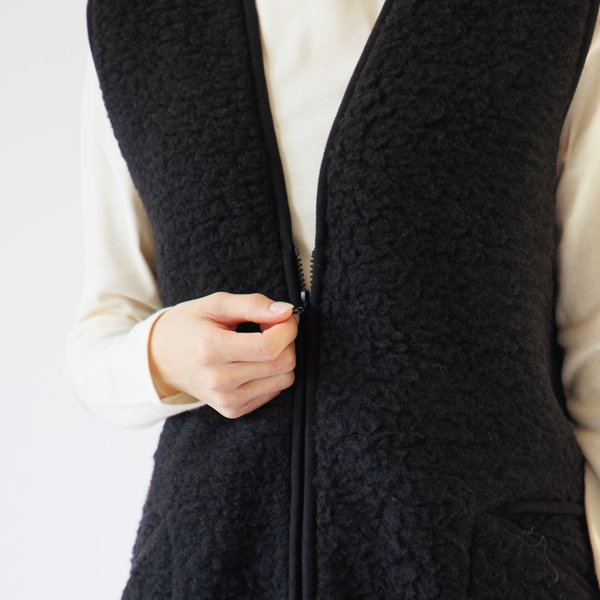 ジップが脱ぎ着しやすくて便利です ジップが脱ぎ着しやすくて便利です