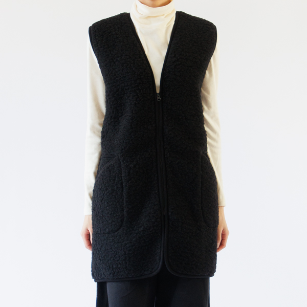 Vネックで重ね着した時すっきりした印象 Vネックで重ね着した時すっきりした印象