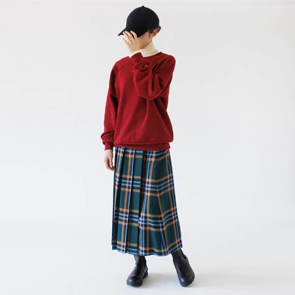 ゆったりサイズでインナーとの重ね着もしやすい