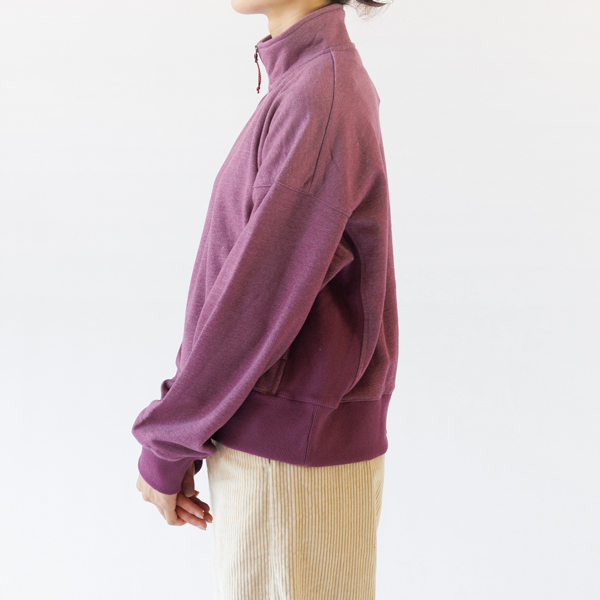 サイドパネルを配置し、動きやすい工夫も サイドパネルを配置し、動きやすい工夫も