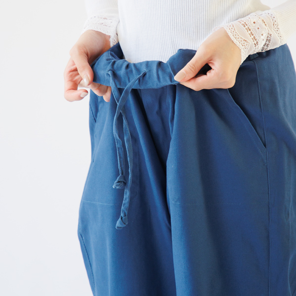 ウエストはゴム紐の気楽なイージーパンツ ウエストはゴム紐の気楽なイージーパンツ