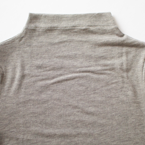 スウェットやニットとの重ね着におすすめ スウェットやニットとの重ね着におすすめ