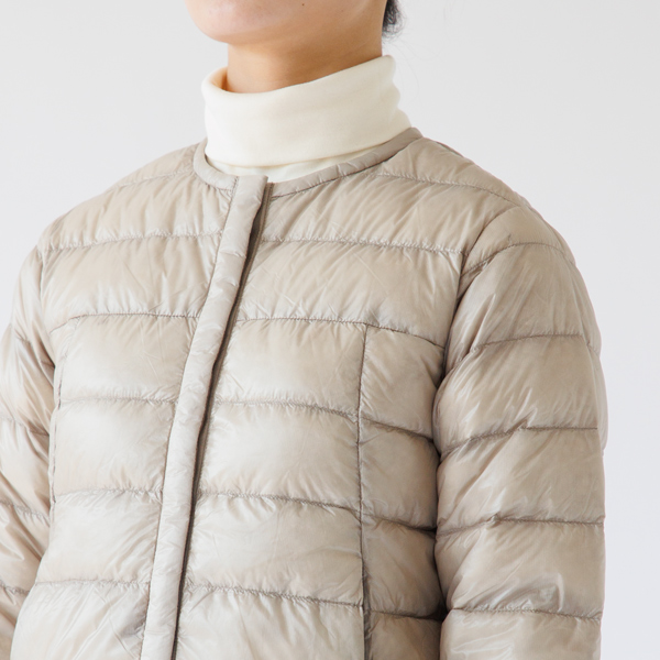 クルーネックタイプでアウターの中に着用しやすい クルーネックタイプでアウターの中に着用しやすい