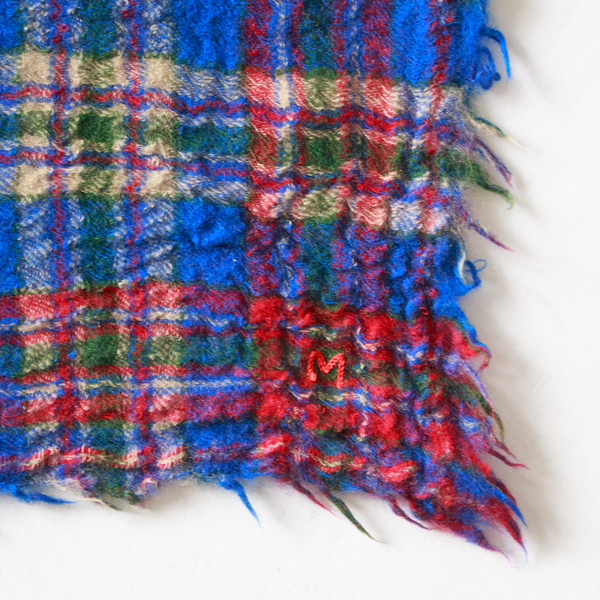 隅に小さくMの刺繍入り(ROYAL BLUE) 隅に小さくMの刺繍入り(ROYAL BLUE)