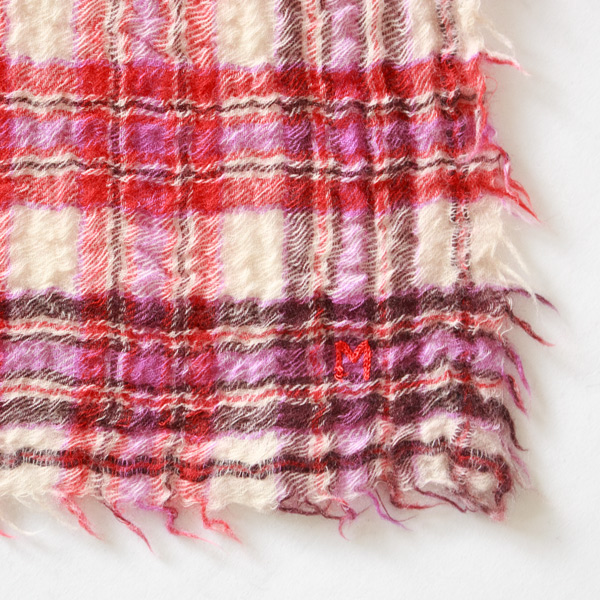 隅に小さくMの刺繍入り(LIPSTICK) 隅に小さくMの刺繍入り(LIPSTICK)