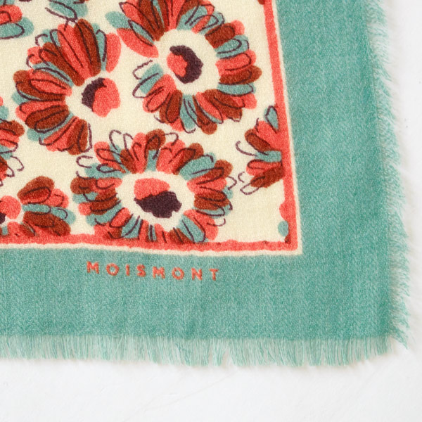 周囲には短いフリンジがあしらわれています。(LONDON BLUE) 周囲には短いフリンジがあしらわれています。(LONDON BLUE)