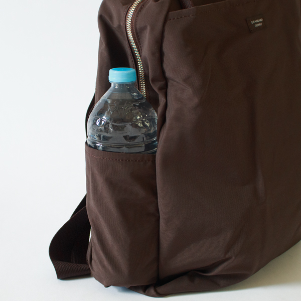 外側にもポケットがついています(WALLABY) 外側にもポケットがついています(WALLABY)