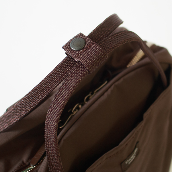 上部にはハンドルがついています。(WALLABY) 上部にはハンドルがついています。(WALLABY)