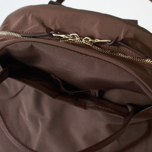 開閉しやすいダブルファスナー(WALLABY) 開閉しやすいダブルファスナー(WALLABY)