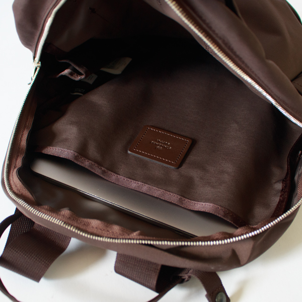 PCの収納ポケットもついています。(WALLABY) PCの収納ポケットもついています。(WALLABY)