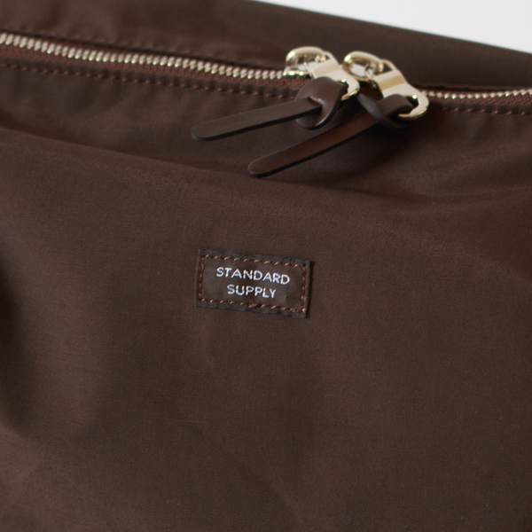 スムーズに開閉できるダブルファスナー(TRIANGLE SHOULDER) スムーズに開閉できるダブルファスナー(TRIANGLE SHOULDER)