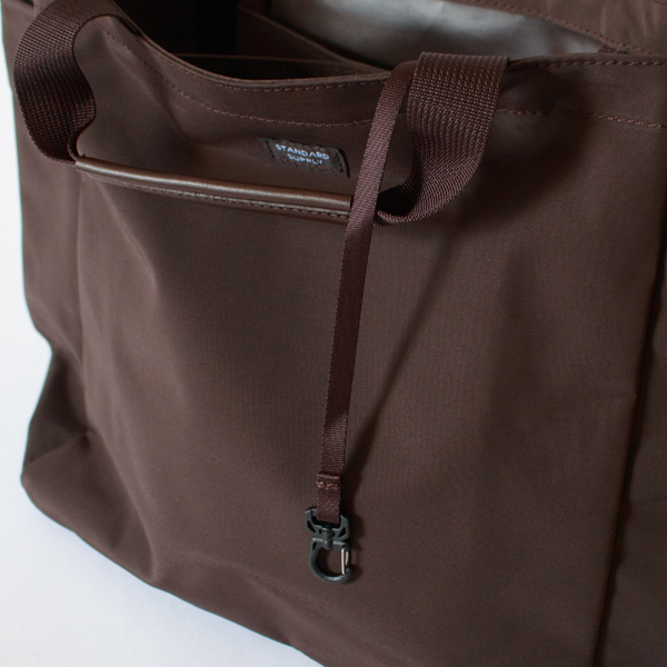 内ポケットにはキーストラップ付き(2WAY FOLD TOTE) 内ポケットにはキーストラップ付き(2WAY FOLD TOTE)