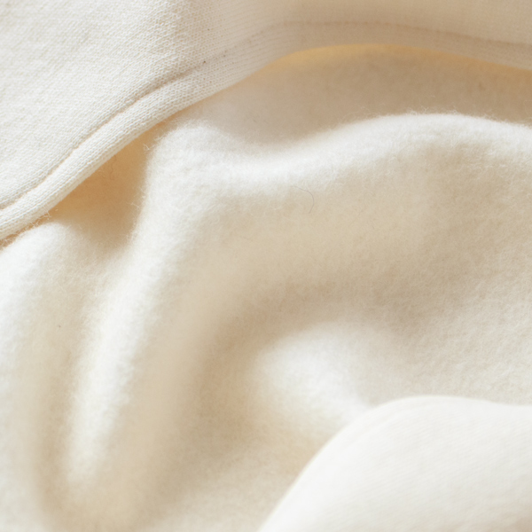 純国産ウールが混合された心地よく温かい生地(Ecru) 純国産ウールが混合された心地よく温かい生地(Ecru)