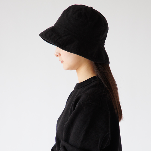 横からのシルエットも美しい(Black) 横からのシルエットも美しい(Black)