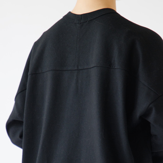 体の丸みがシャープに見える(Black) 体の丸みがシャープに見える(Black)