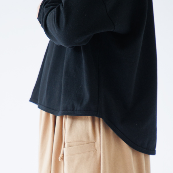 後ろが少し長くなっています(Black)