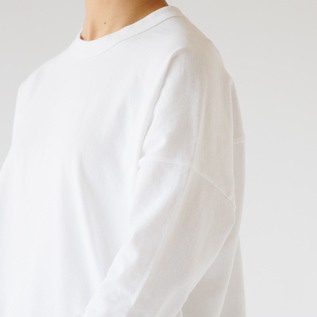 シンプルながらも細部にこだわった一枚(White) シンプルながらも細部にこだわった一枚(White)