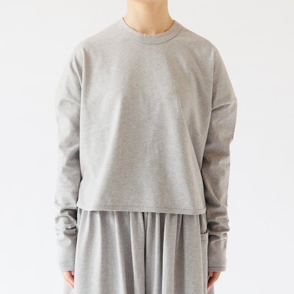 セットアップでも部屋着に見えないのがいいところ