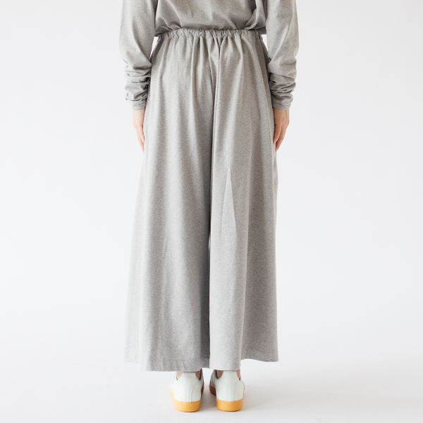 ウエストはゴムと紐で調整可能です ウエストはゴムと紐で調整可能です