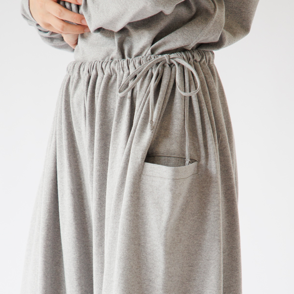 ポケットがアクセントになって部屋着から外着に ポケットがアクセントになって部屋着から外着に